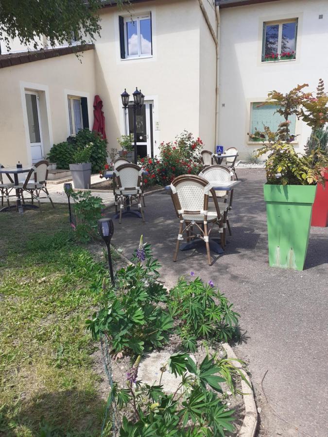 Logis Au Puits Enchante Saint-Martin-en-Bresse ภายนอก รูปภาพ